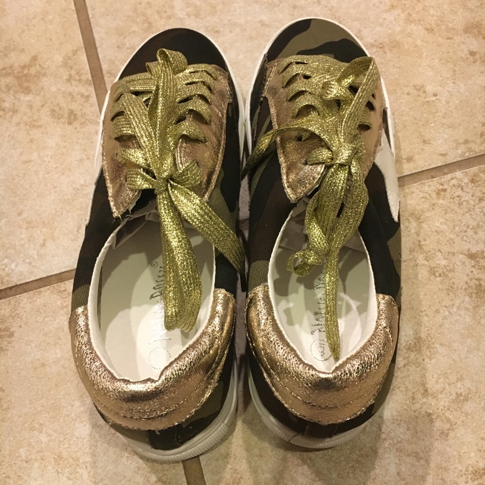 Camo Lace-up Sneakers - Picture 2 of 6